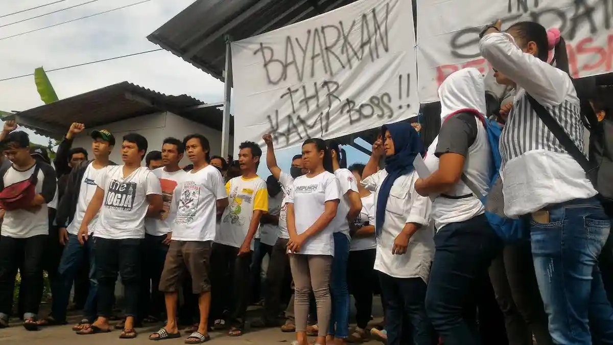 MEI 2017 : Demo Karyawan PT BTF hingga Bentrok Suporter Sepakbola di Gunungkidul