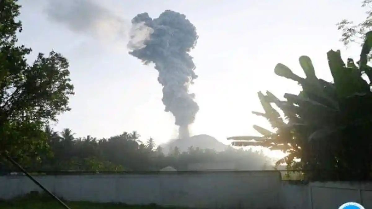 Naik level Awas, BNPB Siaga Letusan Gunung Ibu