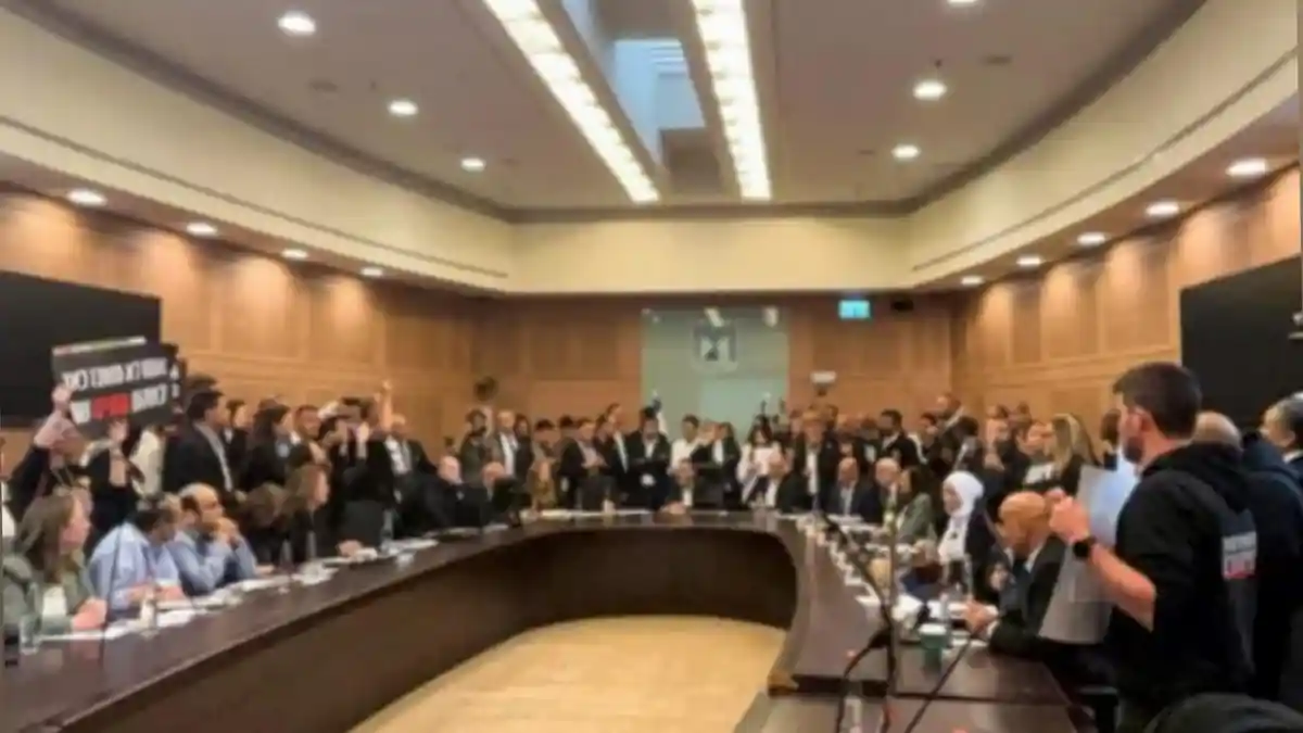 Netanyahu Tolak Kesepakatan dengan Hamas, Keluarga Sandera Serbu Pertemuan Parlemen Israel