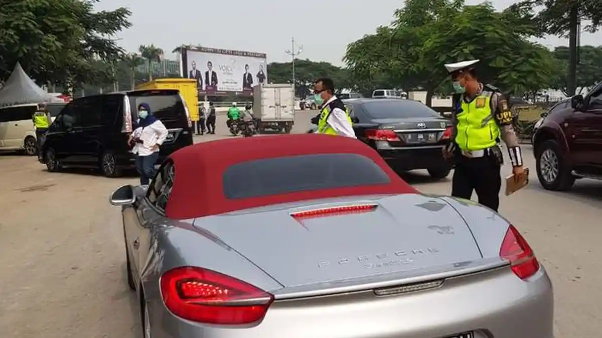 Razia Gabungan, Sebanyak 125 Mobil Ditilang di PIK
