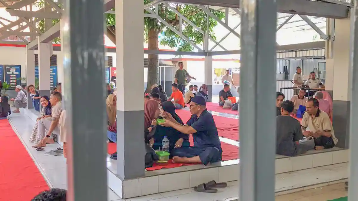 David Hakim Sumringah Bertemu Istri dan Anak di Lapas Gorontalo, Beri Suapan Buah Hati