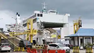 ASDP-Indonesia-Ferry-padat-saat-long-weekend.jpg