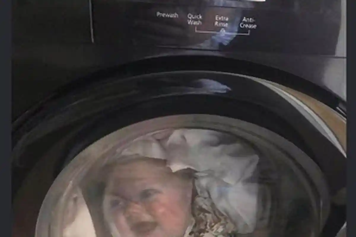 Seorang Ayah Panik Lihat Anaknya di Dalam Mesin Cuci, Panggil Tim Damkar, Akhirnya Malah Menggelikan