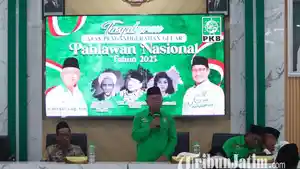 Ketua-DPC-PKB-Tuban-Miyadi-menyampaikan-sambutan-dalam-acara-tasyakuran-gelar-pahlawan.jpg