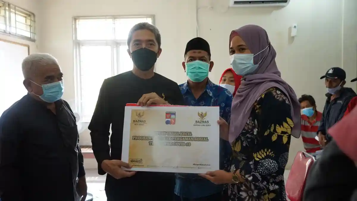 Alhamdulilah, Pelaku UKM Takjil di Bojongkerta Terima Bantuan Usaha