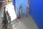 Detik-Detik Pencuri Terekam Kamera CCTV Gondol Motor Gadis 18 Tahun Saat Wawancara Kerja di Cilacap