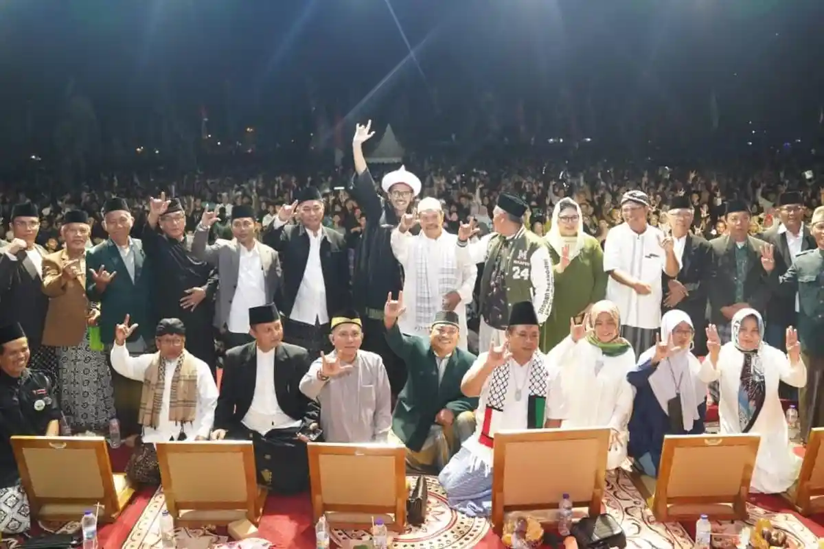 Gus Ali Gondrong Meriahkan Sholawat Bersama Relawan Sahabat Ganjar di Solo  