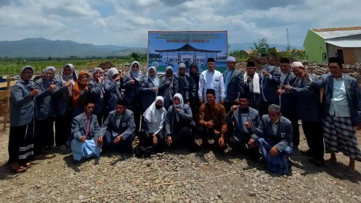 Antusiasme Masyarakat Gotongroyong di Pembangunan Aswaja Center KIC 2 Brebes