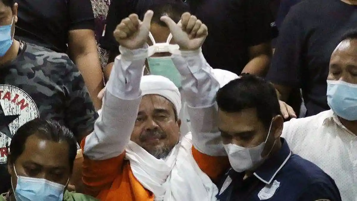 Sama-sama Kerumunan! Habib Rizieq Tersangka di Polda Metro Jaya Tapi Status Saksi Polda Jabar