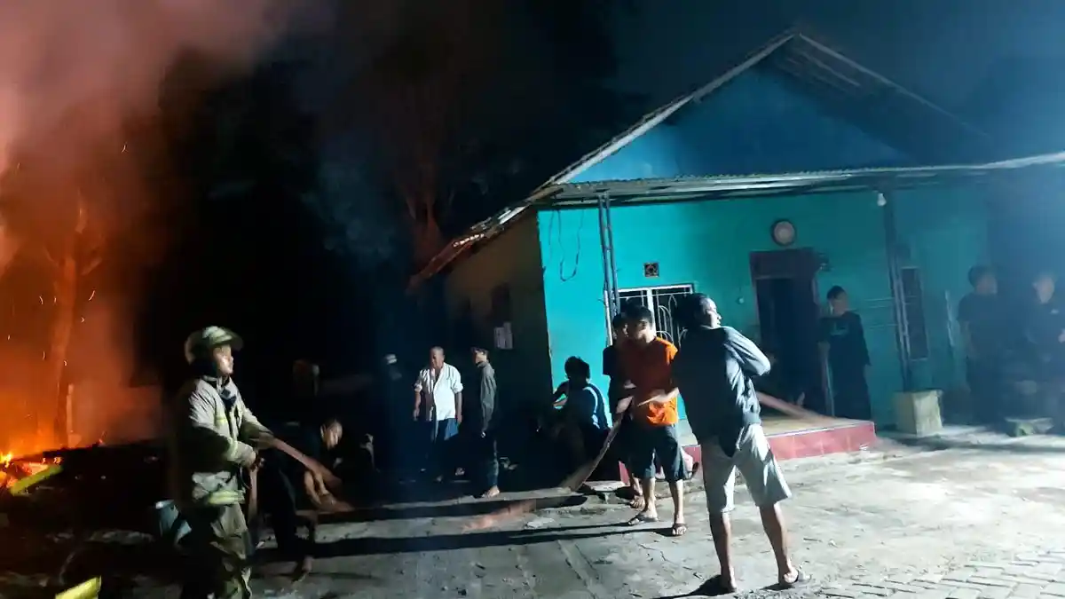Kebakaran Hari ini di Tangerang: Pesantren Ar-Risalah Panongan Terbakar, Api Muncul dari Kamar Kitab