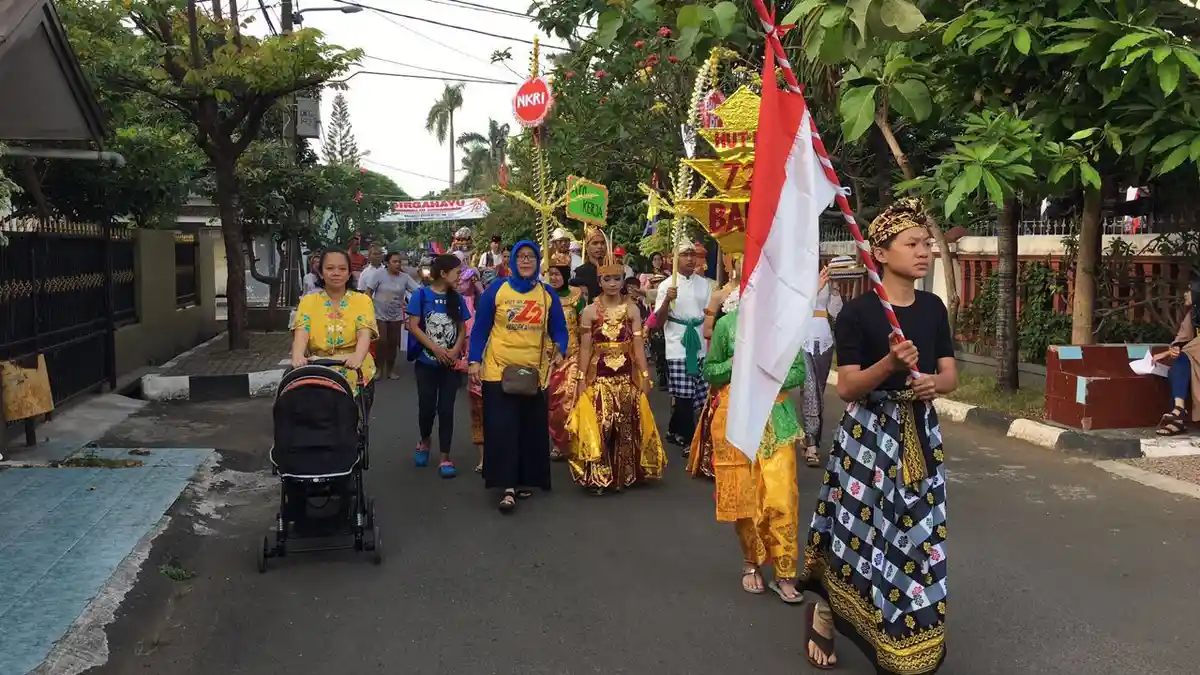 Ratusan Warga Meriahkan Karnaval HUT ke-72 RI di Cakung