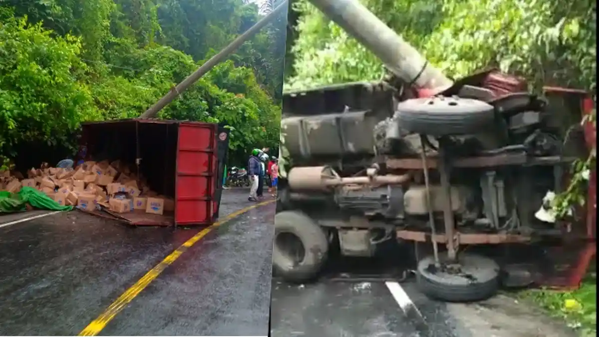 Kecelakaan Tadi Pagi, Truk Terbalik Usai Tabrak Tiang Listrik