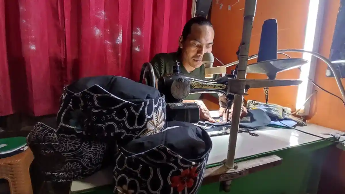 Inilah Peci Blangkon Karya Muhadi Warga Tengaran Semarang, Makin Laris Manis Selama Ramadan