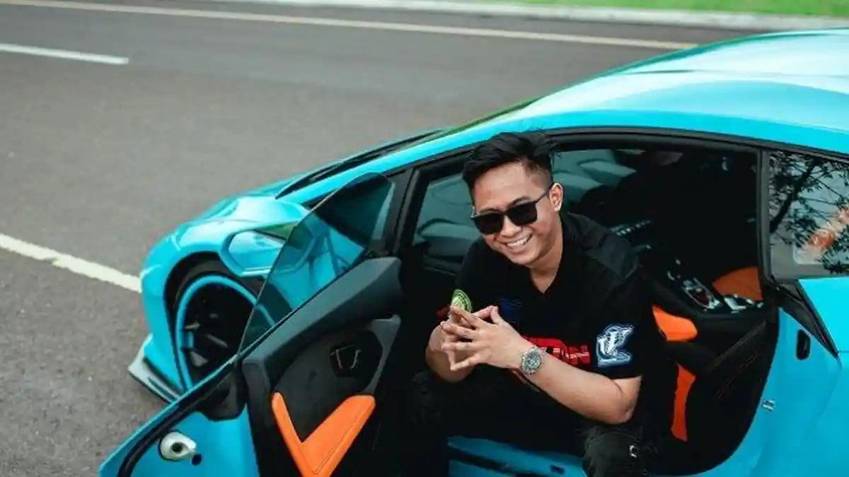 5 Kejanggalan Sikap Doni Salmanan Saat Konferensi Pers hingga Denny Darko Heran Geleng Kepala