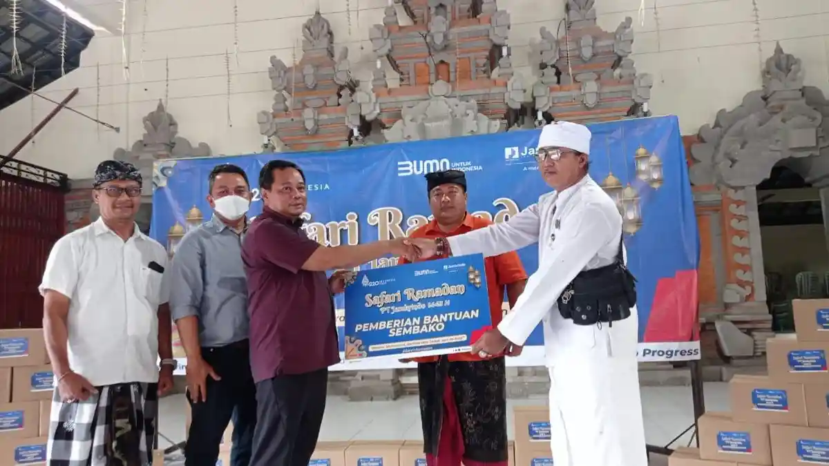 Gelar Safari Ramadan, Jamkrindo Bagikan Bantuan Paket Sembako di Denpasar