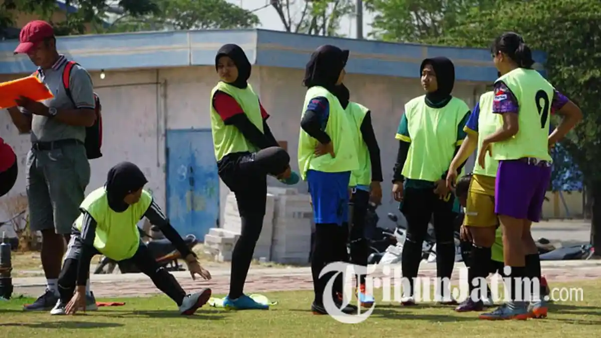 Tim Seleksi Komentari 22 Pemain Unesa yang Ikut Seleksi Persebaya Surabaya Putri