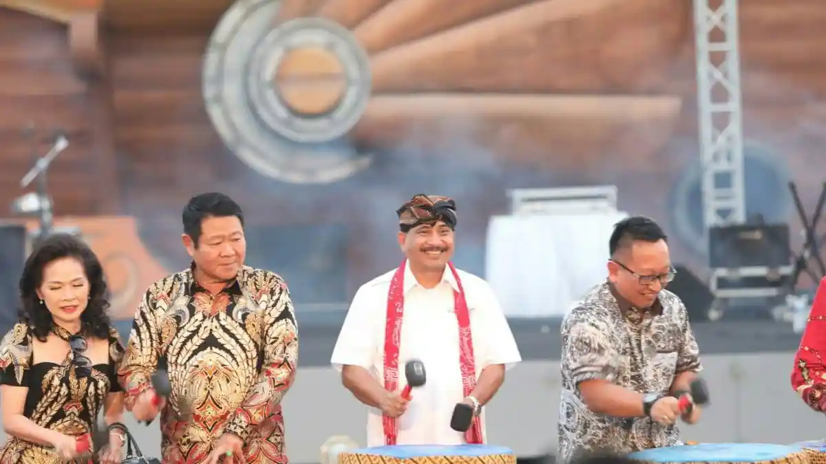 Mainkan Drumblek, Menteri Pariwisata Arief Yahya Resmikan Saloka Theme Park Semarang