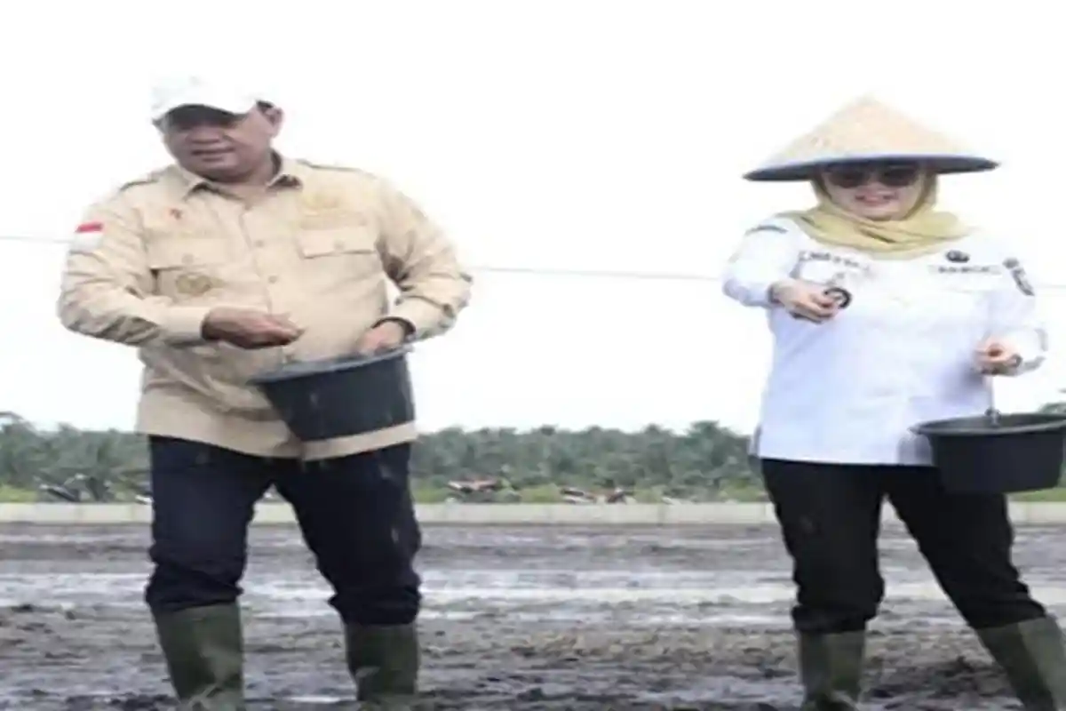 Bupati Askolani dan Wabup Netta Tabur Benih Padi, Karang Agung Ilir Jadi Pilot Project Padi IP 300