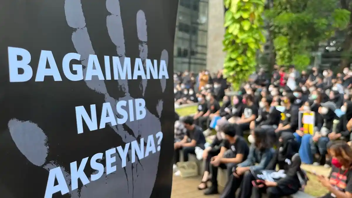 POTRET Solidaritas Akseyna: Teatrikal, Tabur Bunga hingga Pakaian Hitam Ratusan Mahasiswa