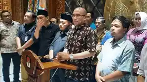 Hasyim-Asyari-berikan-penjelasan-soal-pemecatan.jpg