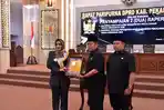 Arafiq-menyampaikan-Raperda-tentang-Perubahan-APBD.jpg