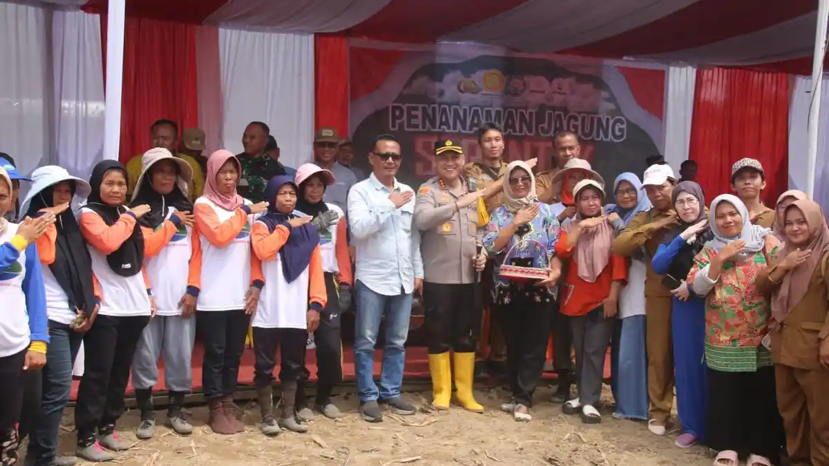 Kapolresta Deli Serdang dan Forkopimda Dukung Swasembada Pangan Lewat Penanaman Jagung Serentak