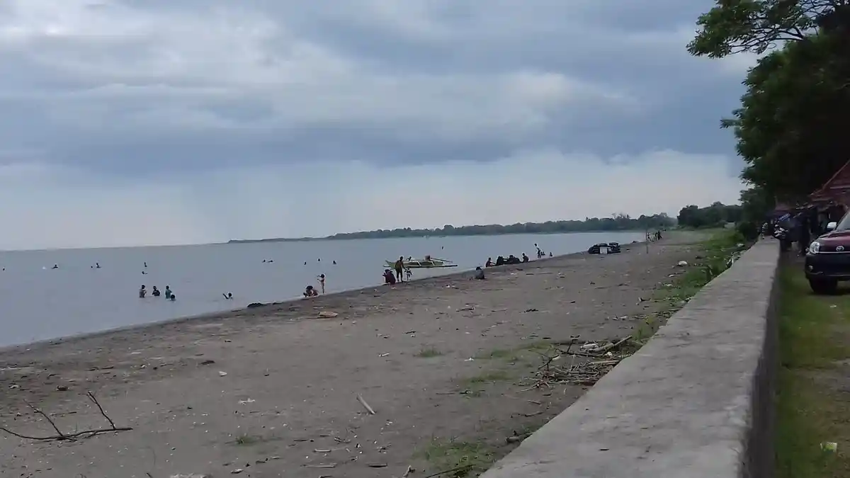 Libur Lebaran, Pantai Tanggul Topejawa Takalar Sepi Pengunjung