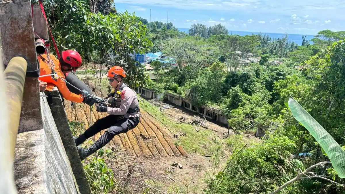 Brimob dan Basarnas Nias Gelar Latihan Gabungan Tingkatkan Kemampuan SAR