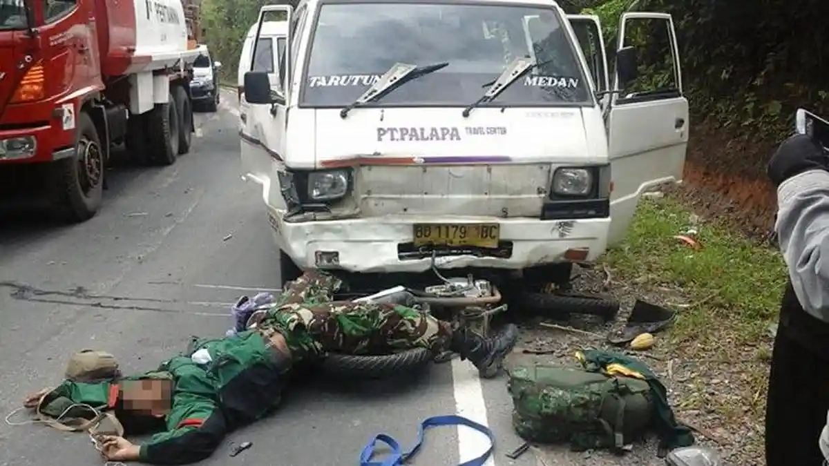 Tragis, Prada Samosir Terseret Mobil Lalu Tewas di Atas Motornya