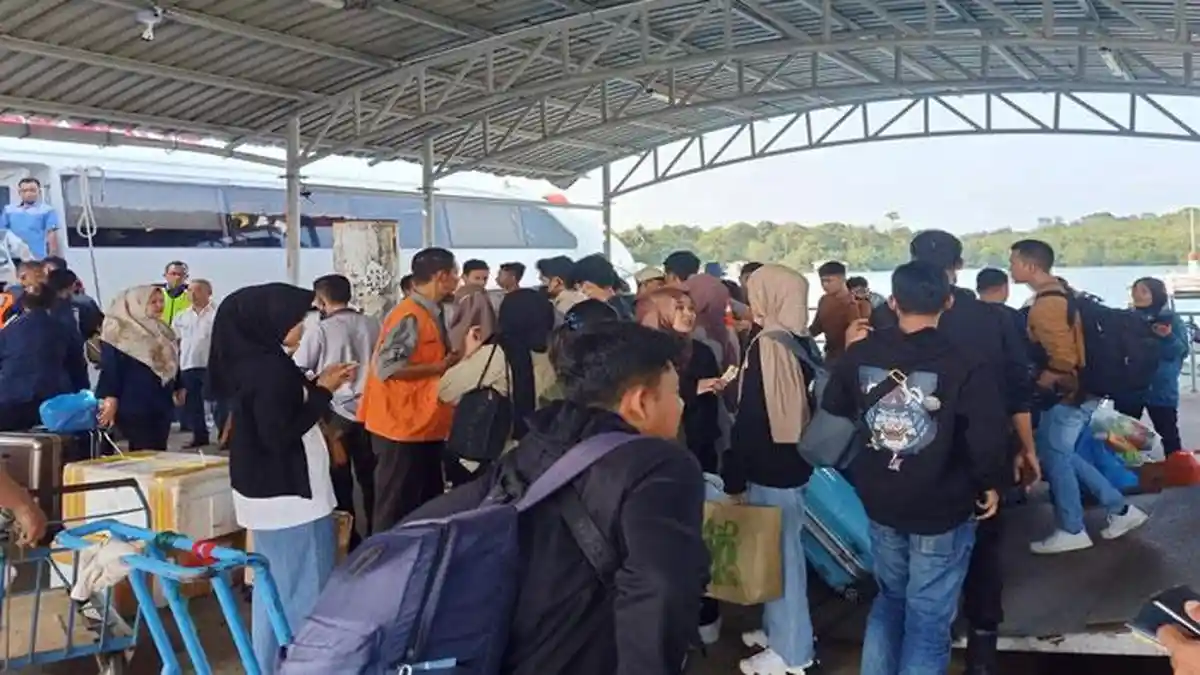 JELANG Lebaran, Jumlah Penumpang Kapal Tujuan Anambas Membludak