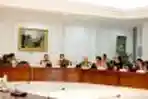 Presiden Rapat Kabinet Terbatas Bahas Pariwisata dan Transportas