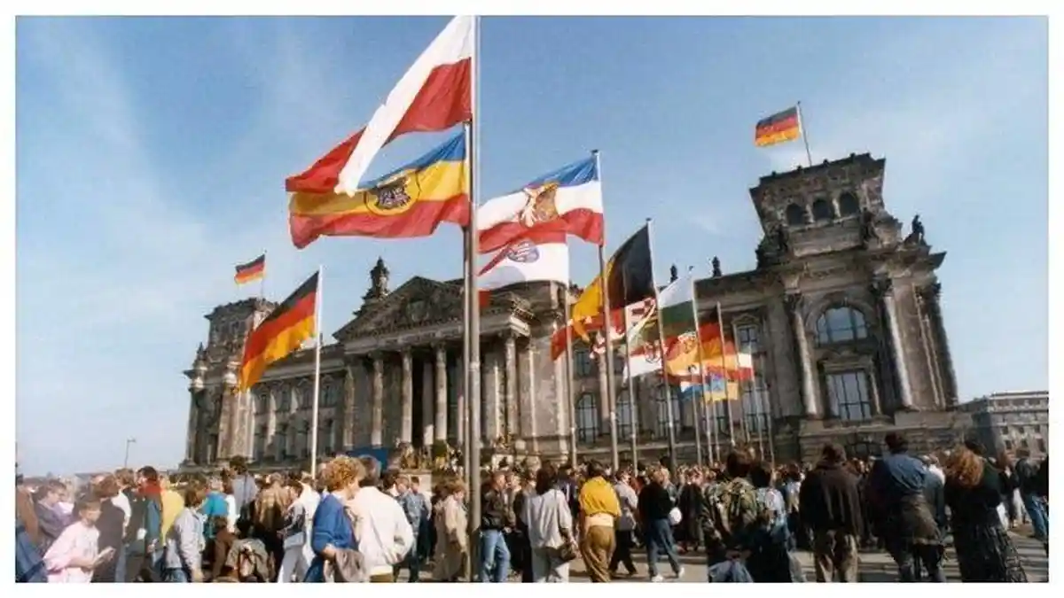 45 Tahun Berpisah, Ini Kisah Bersatunya Jerman Barat dan Jerman Timur, Tembok Berlin Dirobohkan