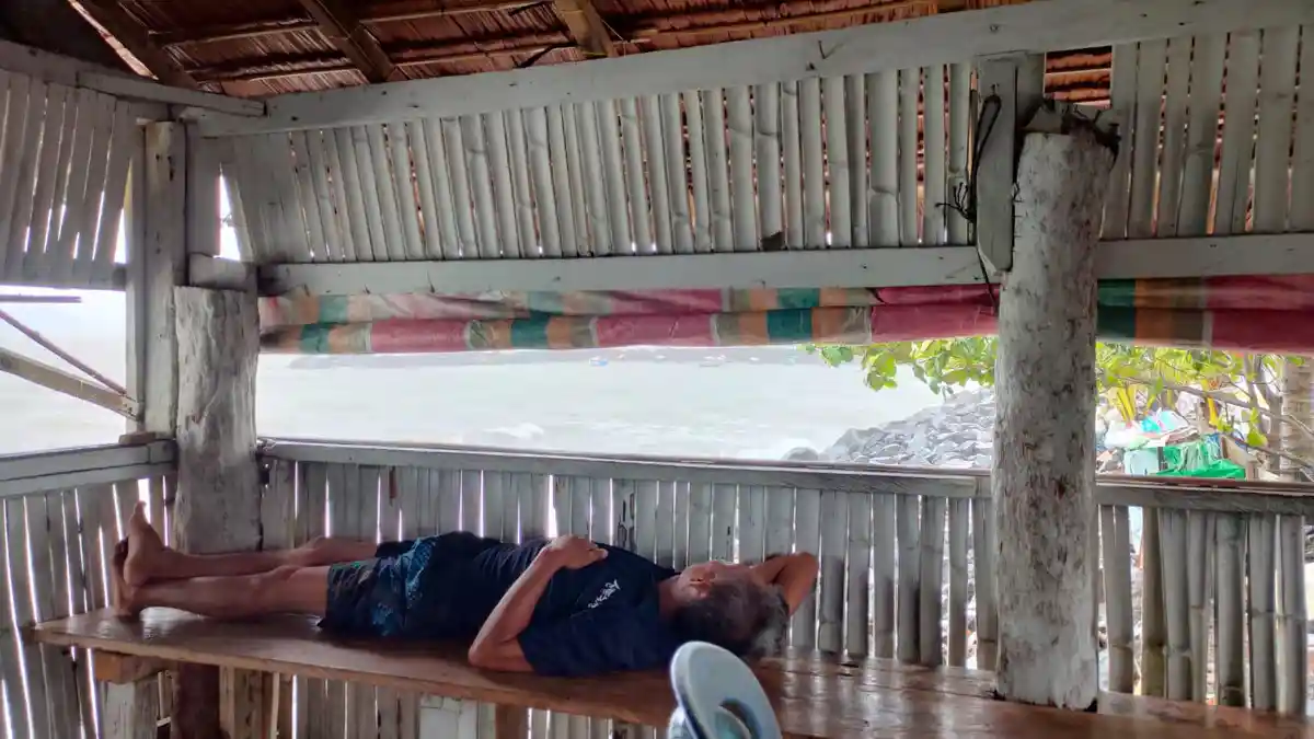 Cuaca Ekstrim Landa Pesisir Manado Sulawesi Utara, Nelayan di Sindulang Pilih Tidur Daripada Melaut