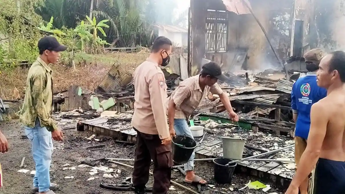 Kebakaran di Kalsel - Api di Balai Desa Simpang Warga Dalam, Begini Kata Kapolsek Aluhaluh