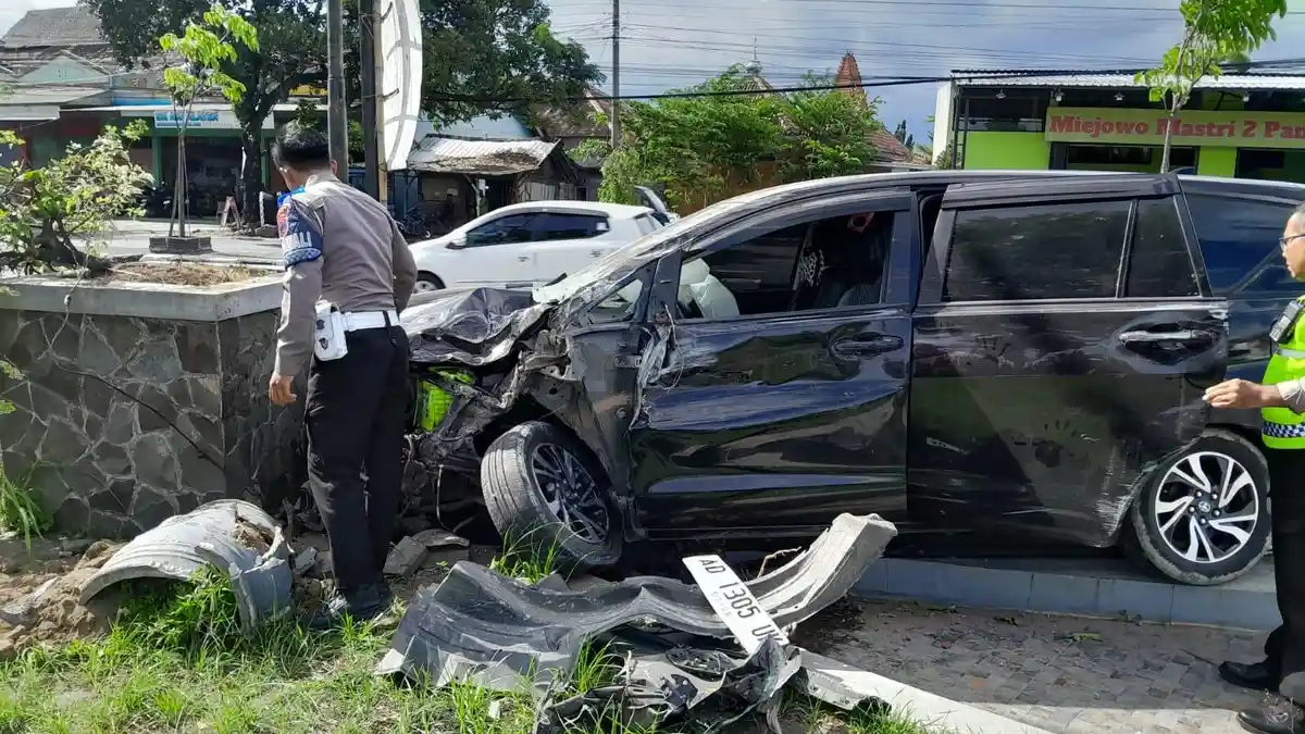Kecelakaan Innova dari Arah Solo Menuju Jogja, Saksi: Jumping Dua Kali