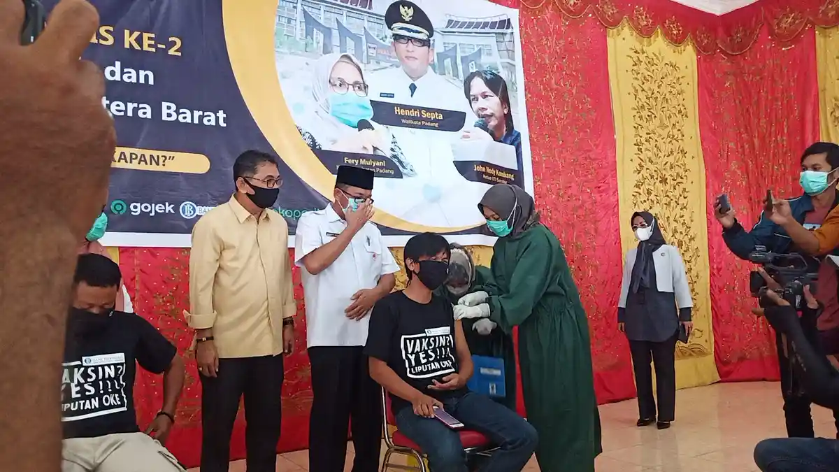 Jurnalis dan Pekerja Media di Padang Mulai Jalani Vaksin Covid-19 Dosis Kedua