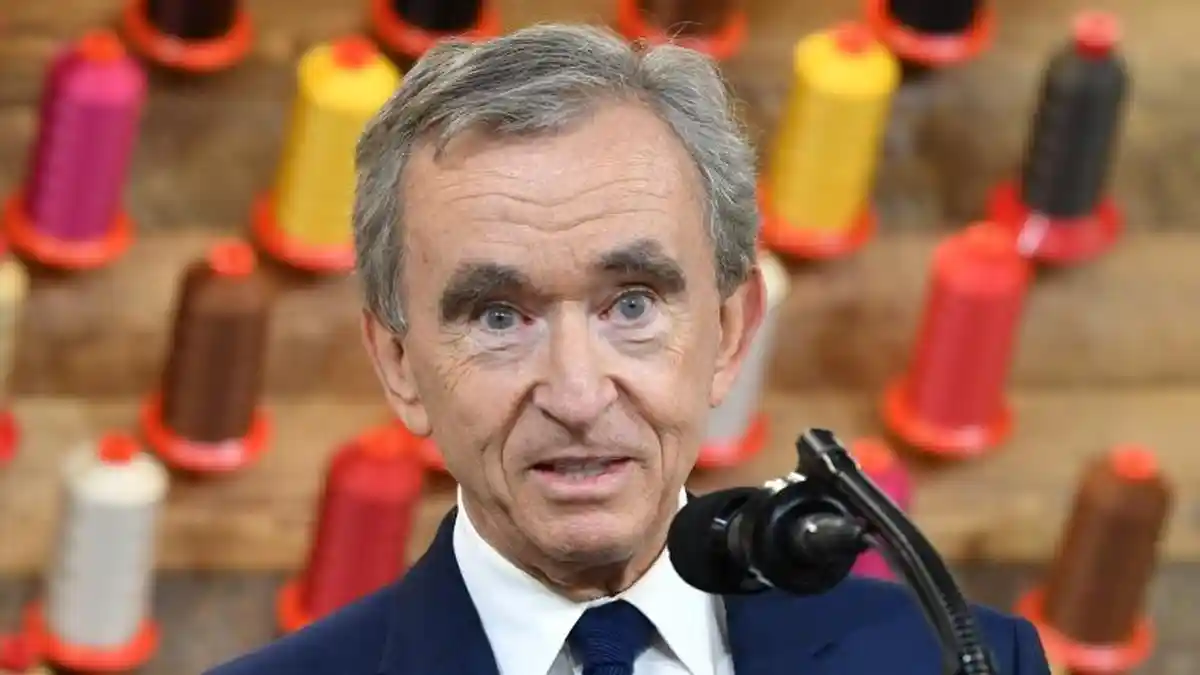 Tak Untung, Orang Terkaya di Dunia Asal Prancis Bernard Arnault Jual Seluruh Sahamnya di Carrefour