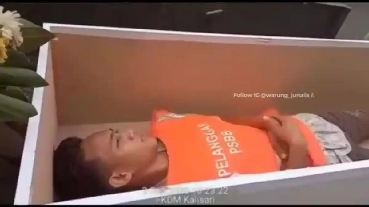 Pelanggar Protokol Kesehatan di Pasar Rebo Dimasukkan Peti Mati