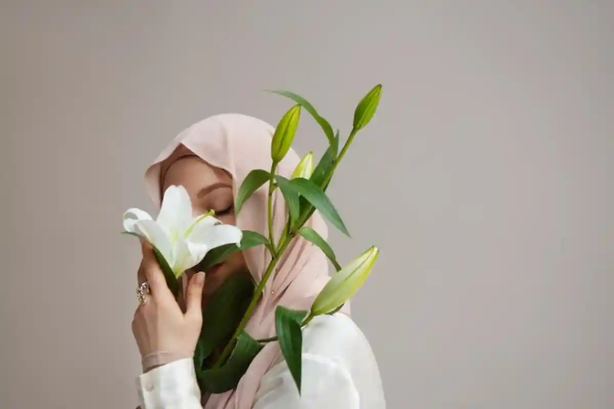 7 Tips Merawat Rambut Berhijab agar Bebas dari Rontok dan Ketombe