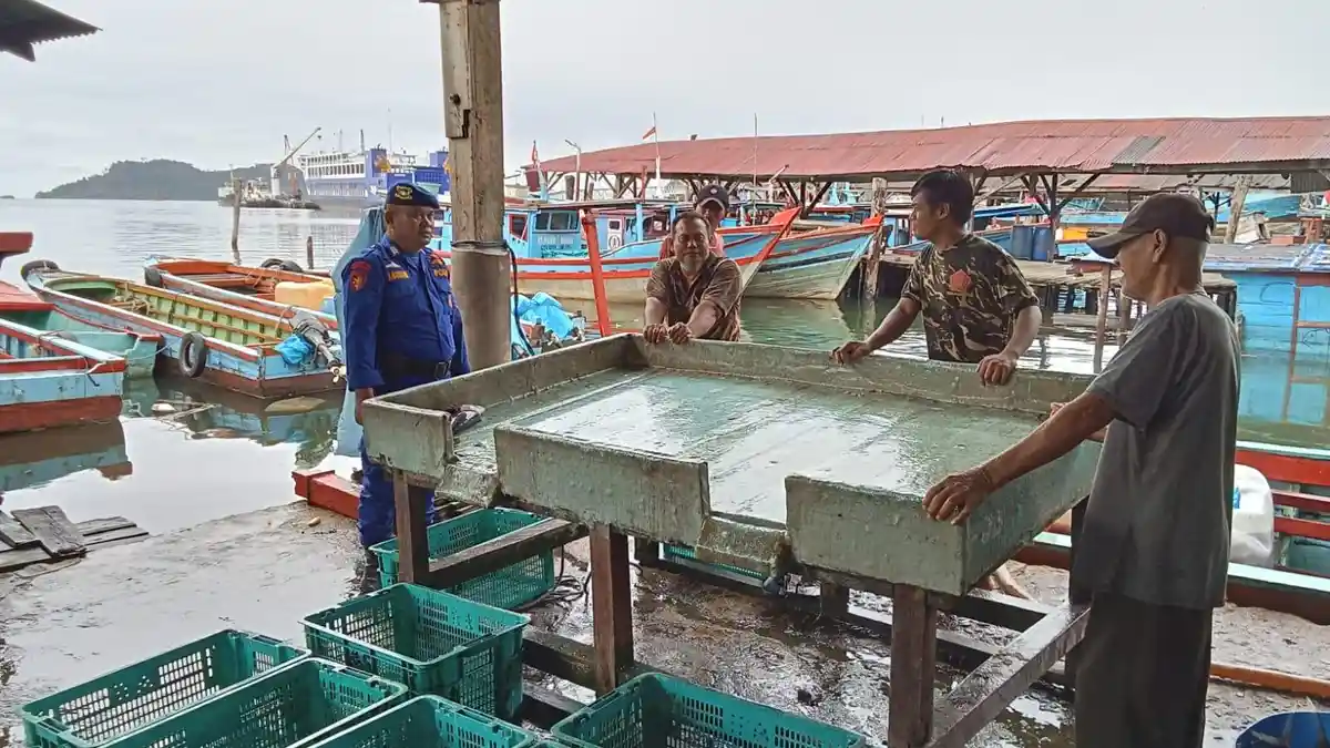 Sambangi Masyarakat Nelayan, Personil Satuan Polairud Polres Sibolga