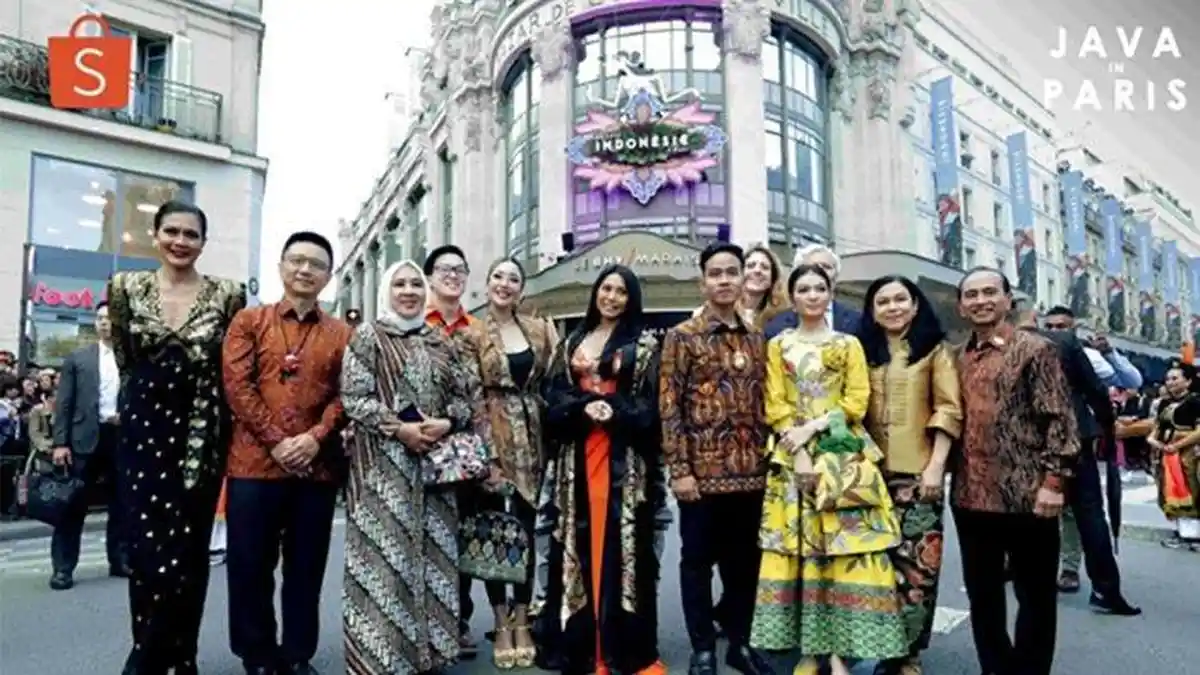 Batik Solo Berhasil Memikat Orang Prancis, Pertunjukan Kebudayaan Indonesia 'Java in Paris' Dikagumi