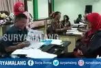 suasana-penyerahan-berkas-prestasi-untuk-ppdb-di-aula-dindik-kota-malang-pada-hari-pertama_20180607_185356.jpg