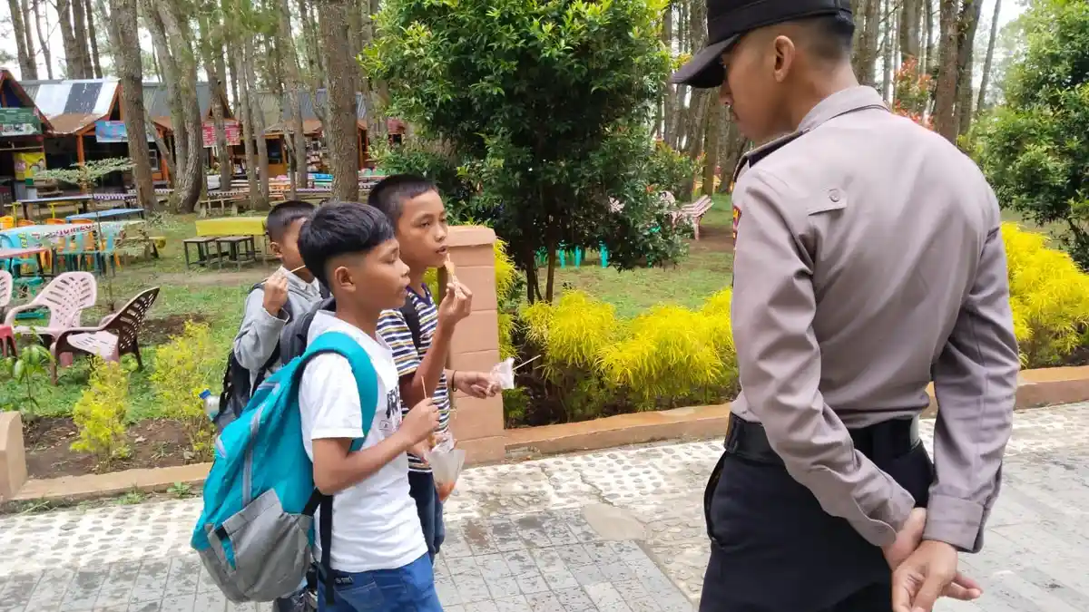 Personel Polres Humbahas Mengamankan Sejumlah Objek Wisata