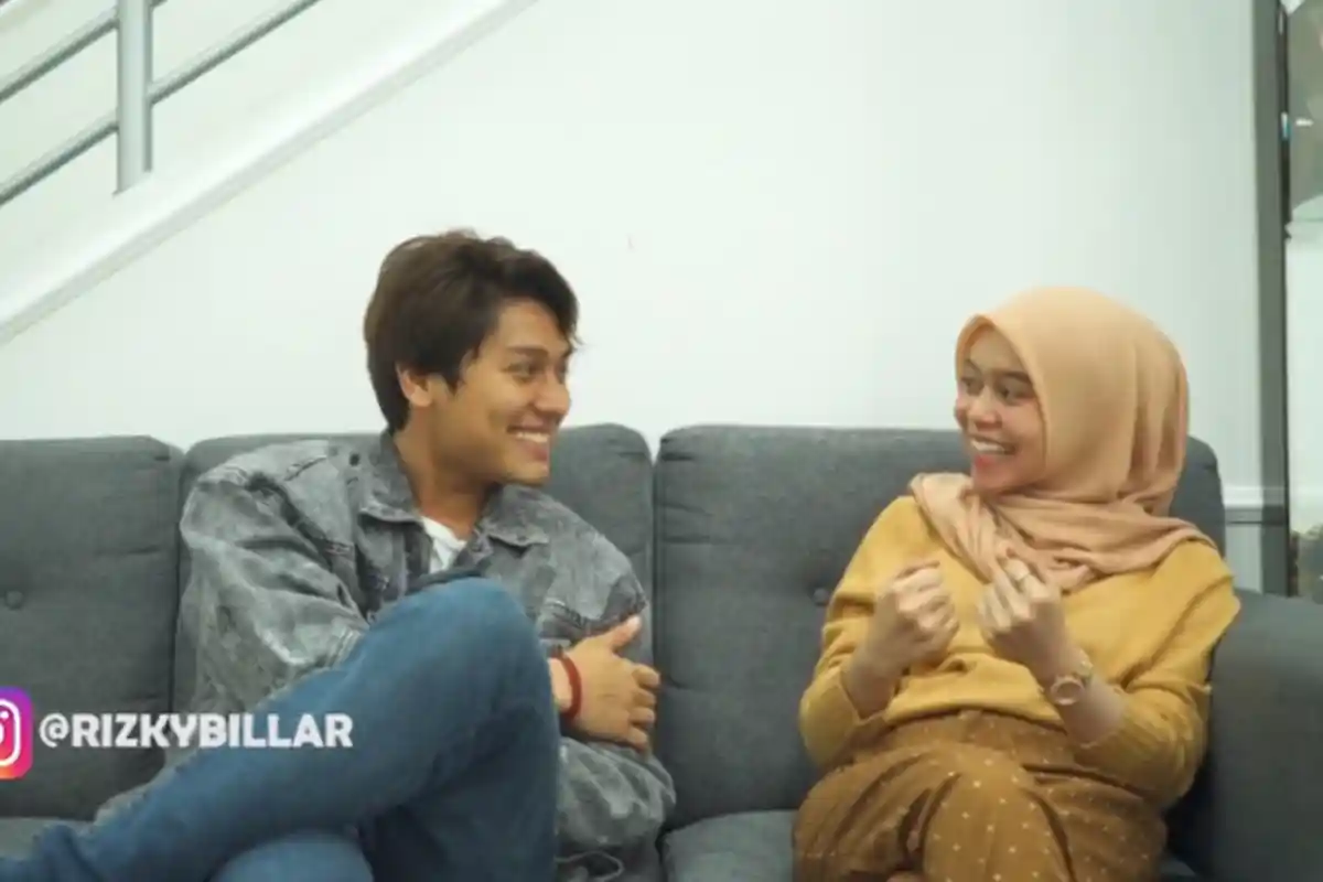 Lesti Kejora dan Rizky Billar Kerap Kepergok Bisik-bisik di Panggung, Ternyata Ini yang Dibicarakan