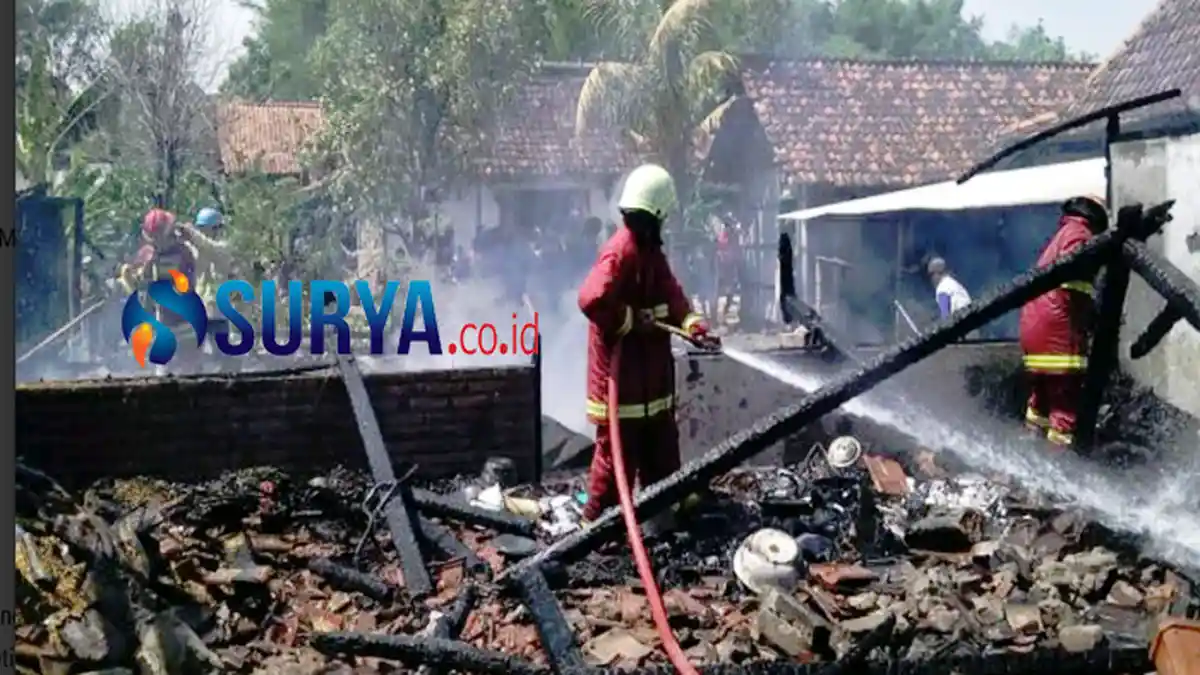 Empat Rumah Terbuat dari Kayu, Kebakaran di Bojonegoro Sulit Dipadamkan