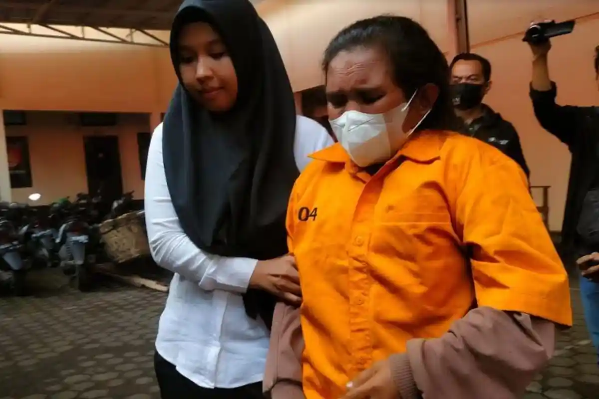 Sambil Menangis, Emak-emak yang Nyopet di Jambi Ngaku Terlilit Pinjaman Koperasi