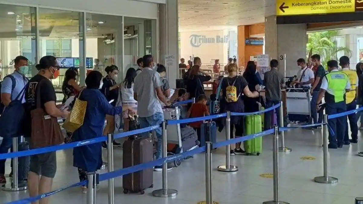 Pemerintah Ancam Langsung Deportasi Turis Asing yang Tak Pakai Masker