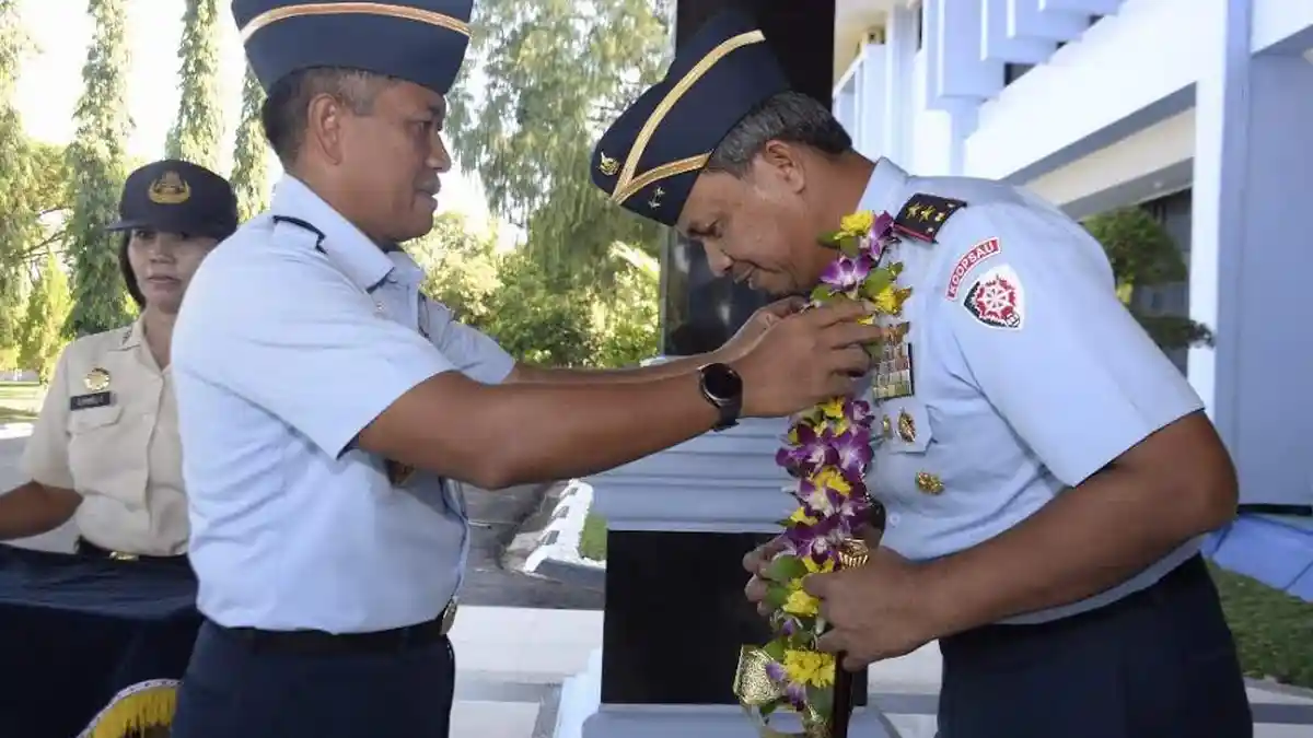 Tarian Adat Makassar Iringi Perpisahan Pangkoopsau II