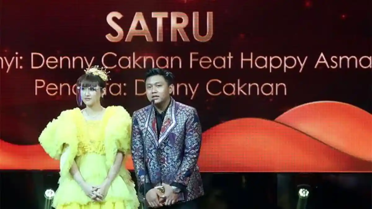 Denny Caknan dan Happy Asmara Sabet Penghargaan Lagu Patah Hati Terambyar