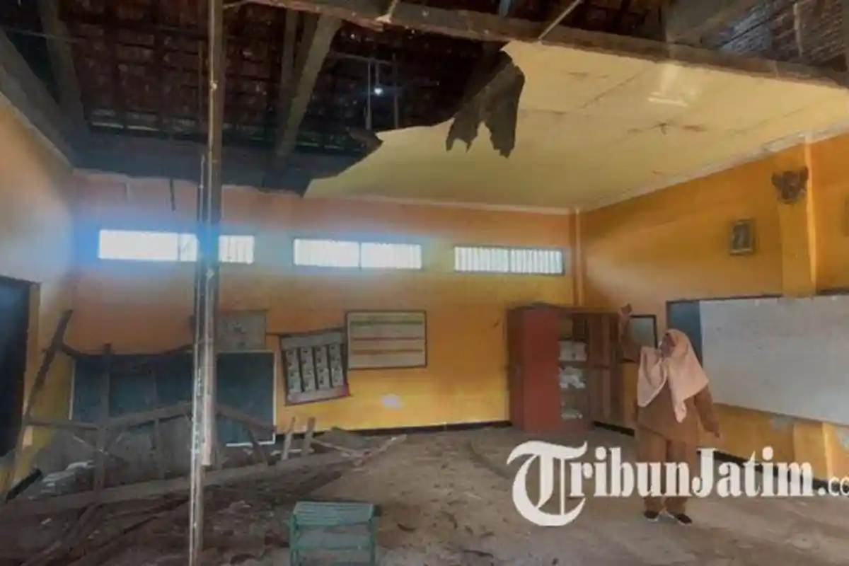 Kelas Rusak Parah, SDN di Jombang hanya Dapat 4 Siswa Baru, Terpaksa Belajar di Ruang Tamu Kepsek